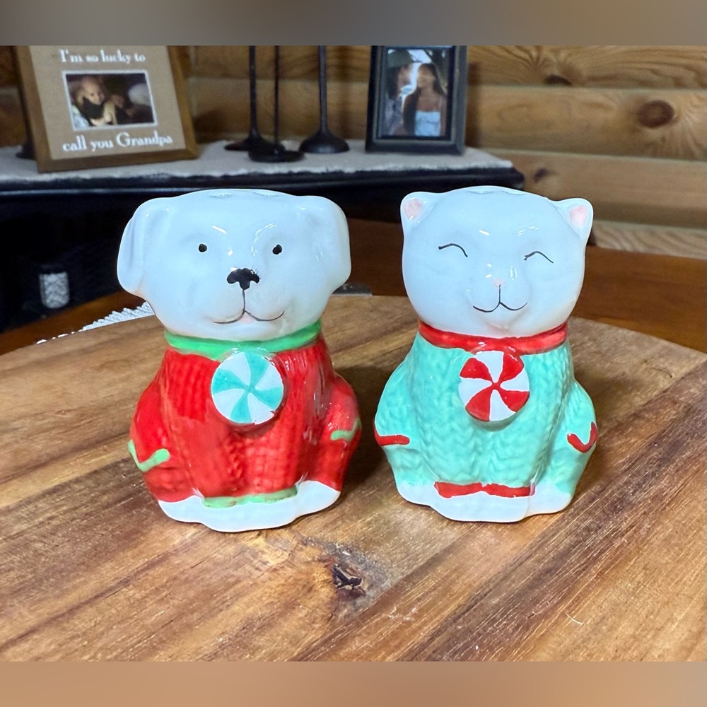 CAT & DOG CHRISTMAS Salt & Pepper Shakers